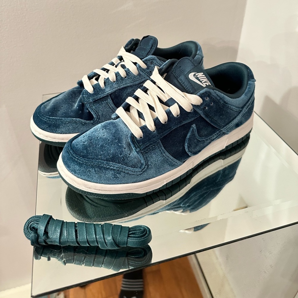 Women’s Nike Dunk Low Velvet Teal size 6.5